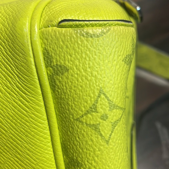 RESERVED FOR BUYER GIVEAWAY LOUIS VUITTON EUC Taigarama Neon Yellow MSNGR Bag - Picture 14 of 17